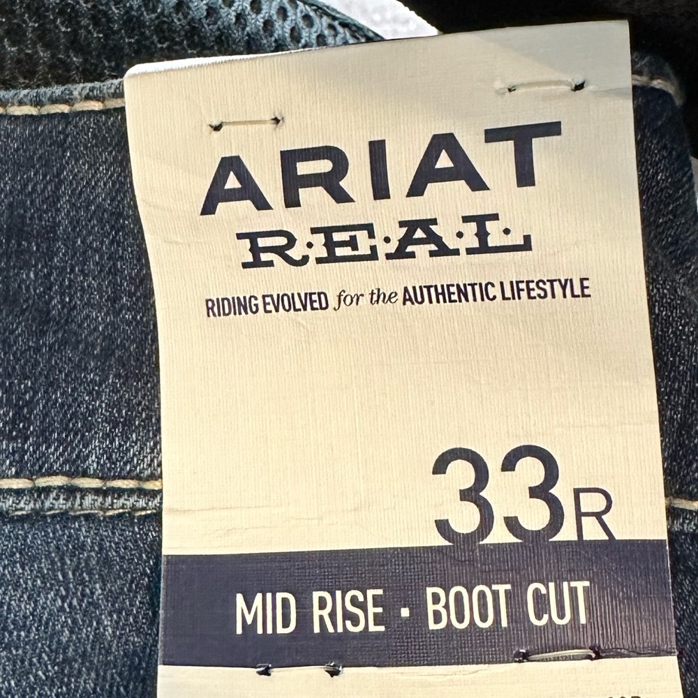 33 R ARIAT Women's R.e.a.l Mid Rise Boot Cut Jean